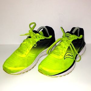 Men’s Saucony breakthrough EverRun athletic shoes size 8 1/2